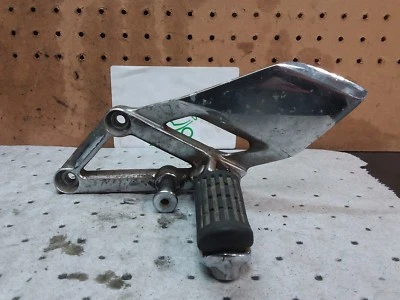 93 1993 Honda CBR600F2 estriba delantera izquierda  Foto 1 de 4