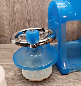 Afeitadora de hielo Pampered Chef # 2945 con caja, instrucciones y recetas - Imagen 1 de 9