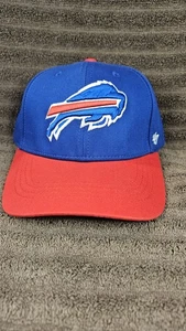 Cappello regolabile con strapback marca Buffalo Bills 🦬 '47, rosso, bianco e blu FOTO - Foto 1 di 7