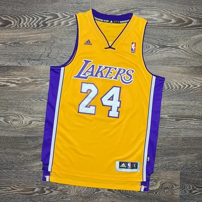 Camiseta deportiva vintage Adidas Los Angeles Lakers 2010 Kobe Bryant #24 talla pequeña Foto 1 de 4