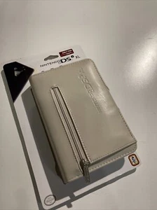 NEU NEW Offizielle Ledertasche Cremeweiß Beige Nintendo DSI XL - Bild 1 von 6