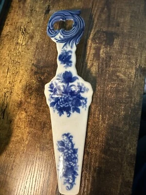 Servidor de pasteles de flores vintage azul y blanco Foto 1 de 2