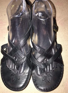 Børn Damenschuhe 11 M schwarze Leder-Riemchensandalen Fersenriemen D65903 gebraucht, in einwandfreiem Zustand - Bild 1 von 8