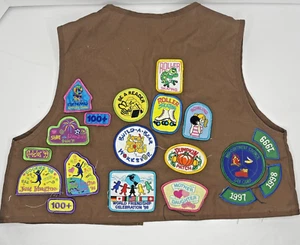 Gilet bambina scout vintage anni 90 con oltre 30 toppe - Foto 1 di 9