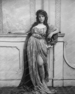 Beautiful Lady In Sultry Pose Shows Leg 8x10 Reprint Of Old Photo - Picture 1 of 1