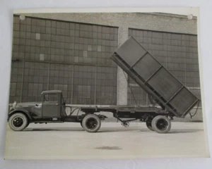 REO 3H Truck Photo, Circa 1933 with hoist etc. info on reverse, Middletown, OH - Picture 1 of 2