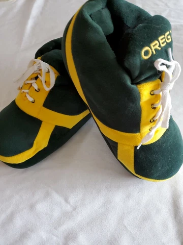 Oregon Ducks Home Sneaker/ Slippers  Authentic NCAA. EUC Size L/XL Cover