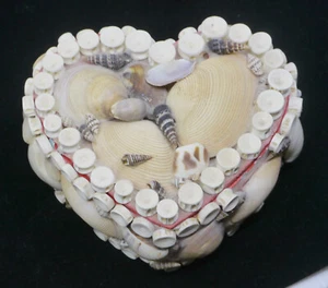 VINTAGE SEASHELL, SHELL ENCRUSTED HEART SHAPED TRINKET, JEWELRY BOX - Picture 1 of 5