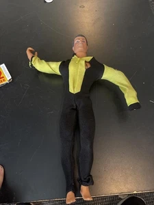 Figura de acción masculina vintage muñeca en traje negro y amarillo - Imagen 1 de 3