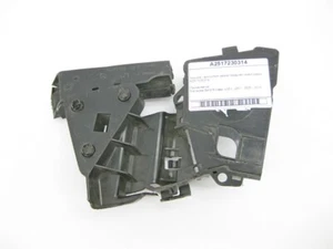 Mercedes-Benz A2517230314 Cover - front left door lock bracket R-Class W251 - Bild 1 von 9