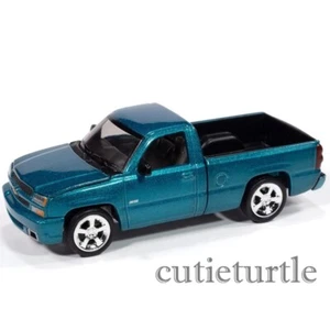 Chevrolet Silverado SS 2005 1:64 camioneta pickup personalizada verde azulado metálico - Imagen 1 de 2