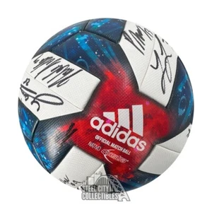 2019 Toronto FC Autographed Match Used Soccer Ball - BAS/Fanatics LOA (28 Sigs) - Picture 1 of 4