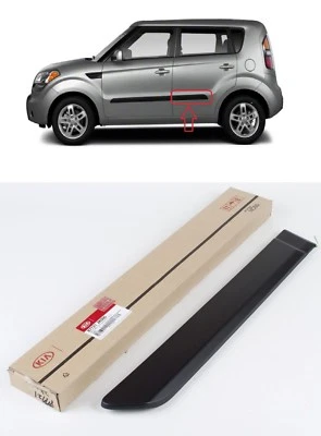 Moldura lateral de la carrocería 2010-2013 Soul puerta trasera izquierda lado del conductor moldura negra OEM Kia Foto 1 de 4