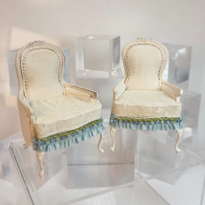 Par de sillas tapizadas artesanales en miniatura para casa de muñecas escala 1:12 Aurea YN82 Foto 1 de 4