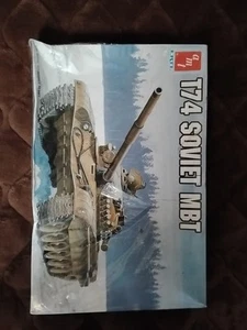 Vintage AMT T74 Soviet MBT Tank 1/35 Scale Model Kit #8674 - Bild 1 von 5