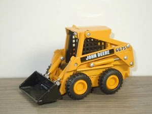 John Deere 6675 - ERTL - Length 10cm *60662 - Picture 1 of 4