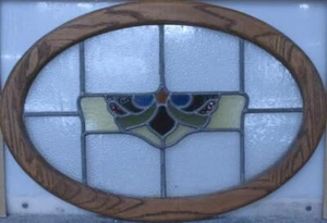 OVAL OAK FRAME MIDSIZE OLD ENGLISH LEADED STAINED GLASS WINDOW 23" x 15 3/4" - Picture 1 of 3