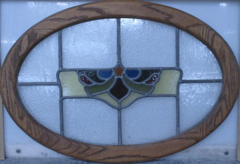 OVAL OAK FRAME MIDSIZE OLD ENGLISH LEADED STAINED GLASS WINDOW 23" x 15 3/4" - Image 1 of 3