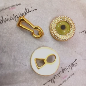 Schiaparelli Button Lot of 3, gold tone metal made in France - Picture 1 of 5