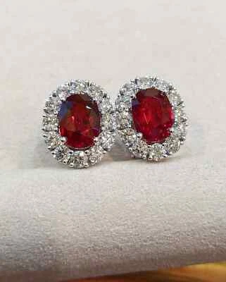 Precioso pendiente de oro blanco sólido de 14 k de rubí natural y diamantes talla ovalada de 6,48 quilates Foto 1 de 3