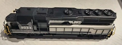Atlas Master Gold Series HO Scale GP40-2 Diesel Norfolk Southern #3033 Phase 2 - Image 1 of 4