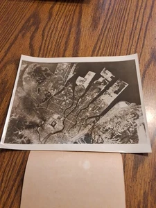 Foto de prensa vintage 1945 Segunda Guerra Mundial vista aérea de Hiroshima después de la bomba atómica 8x10 - Imagen 1 de 5