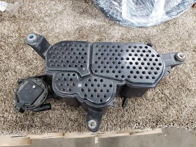 Porsche Macan 2017 bote de evaporación de vapor de combustible ID# 8K0201801C Foto 1 de 4