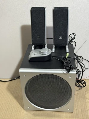 Logitech Z3 Holzmaserung 2.1 Desktop-Lautsprecher Kabelgebunden Fernbedienung Subwoofer FÜR TEILE - Bild 1 von 4