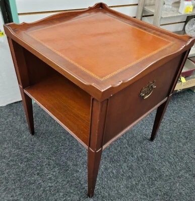 复古 Henredon Heritage 家具真皮桃花心木皮革顶部侧/端桌 — 第 1/4 张图片