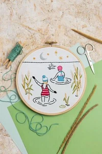 Wildschwimmen Stickpackung (Schwimmen) | Komplettes Bastelset - Bild 1 von 6