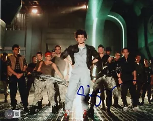 "ALIEN" : SIGOURNEY WEAVER AS 'RIPLEY' AWESOME *RARE* SIGNED PHOTO BECKETT - Picture 1 of 1