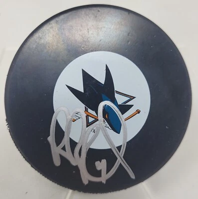 Disco autografado Rob Blake San Jose Sharks NHL logotipo disco com cubo grátis - Imagem 1 de 3