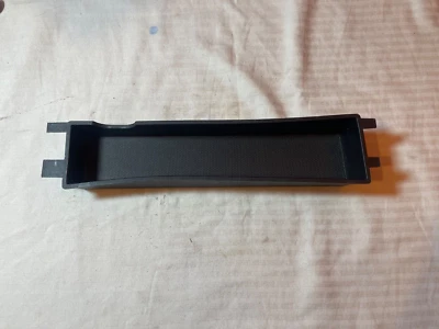 Chevrolet Equinox 2018-24 negro piso delantero bandeja de almacenamiento inserto 84277393 OEM Foto 1 de 4