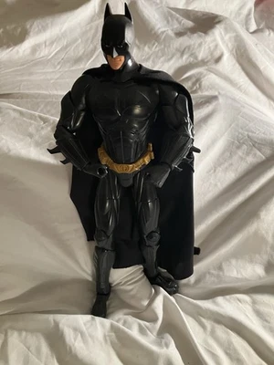 Figura de acción Batman Begins 14"/35 cm con capa DC Comics H1386 Foto 1 de 4