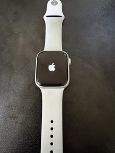 Apple Watch Series 8 GPS, 45mm EXCELLENT ÉTAT - Photo 1 sur 4