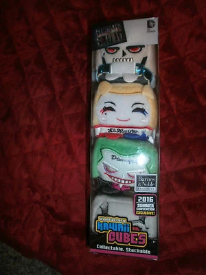 PELUCHE KAWAII CUBES DC COMICS DE FÁBRICA DE DESEOS EQUIPO DE ATAQUE EXCLUSIVO DE GRANEROS Y NOBLE   Foto 1 de 2