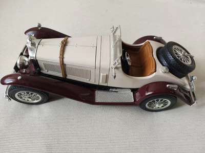 MERCEDES BENZ SSK 1928 BURAGO 1/18 (Manca Fanalino Ant. Sinistro)  - Immagine 1 di 4