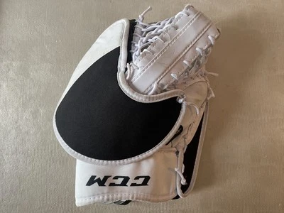 CCM Hockey Goalie Stopper Glove 17C-CRT-CCM C.C BOX-BKWS Pre-Owned / Used Glove - Image 1 of 4