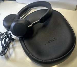 Jabra Evolve2 40 SE Wired USB-C UC Stereo Headset, 360 BusyLight, Noise Isolatio - Picture 1 of 9
