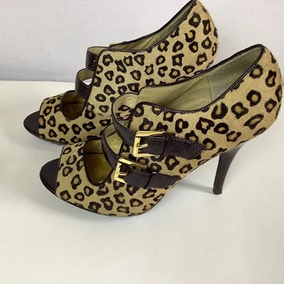 Zapatos de salón Michael Kors estampado de leopardo pelo de becerro MaryJane punta abierta tacón de 5" talla 9,5 Foto 1 de 4