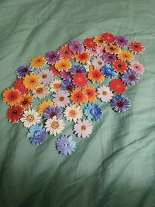 Wood flower buttons, new, 50 pieces - Picture 1 of 1