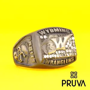 ANELLO CON SIGILLO IN ARGENTO STERLING MASSICCIO 925K PERSONALIZZATO WYOMING WRANGLERS BASEBALL - Foto 1 di 8
