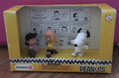 Paquete de 3 paisajes de fútbol clásico Schleich Peanuts Lucy, Charlie Brown, Snoopy Foto 1 de 2