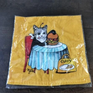 Yuko Higuchi Towel Cat eating a hamburger 13inches - Picture 1 of 2