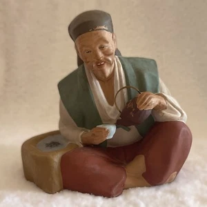 JAPANESE HAKATA URASAKI DOLL 1950s OLD MAN DRINKING TEA - Picture 1 of 12