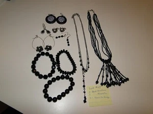 Lot of 10 - Fashion Jewerly Black, 2 Necklace, 3 Bracelets, 5 Earings (#15) - Bild 1 von 7
