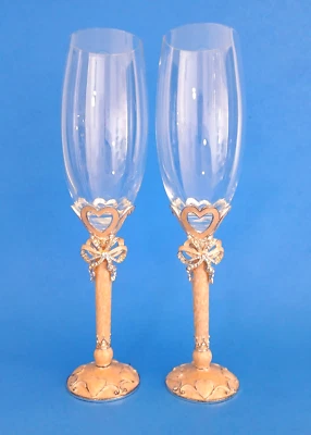 Olivia Riegel 香槟长笛带心形、钻石和蝴蝶结可爱浪漫烤面包 — 第 1/4 张图片