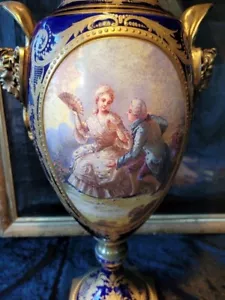 Antike französische Sevres große Porzellan Vase mit Deckel galante Szenen gemarkt 19. Jh. - Bild 1 von 13