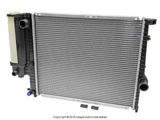 Radiador BMW 525i (1989-1995) con tanque de expansión NISSENS + 1 año de garantía Foto 1 de 1