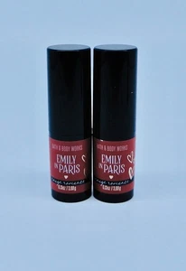 2 BATH & BODY WORKS EMILY IN PARIS ROUGE ROMANCE ROSSETTO 0,13 oz SIGILLATO NUOVO - Foto 1 di 6